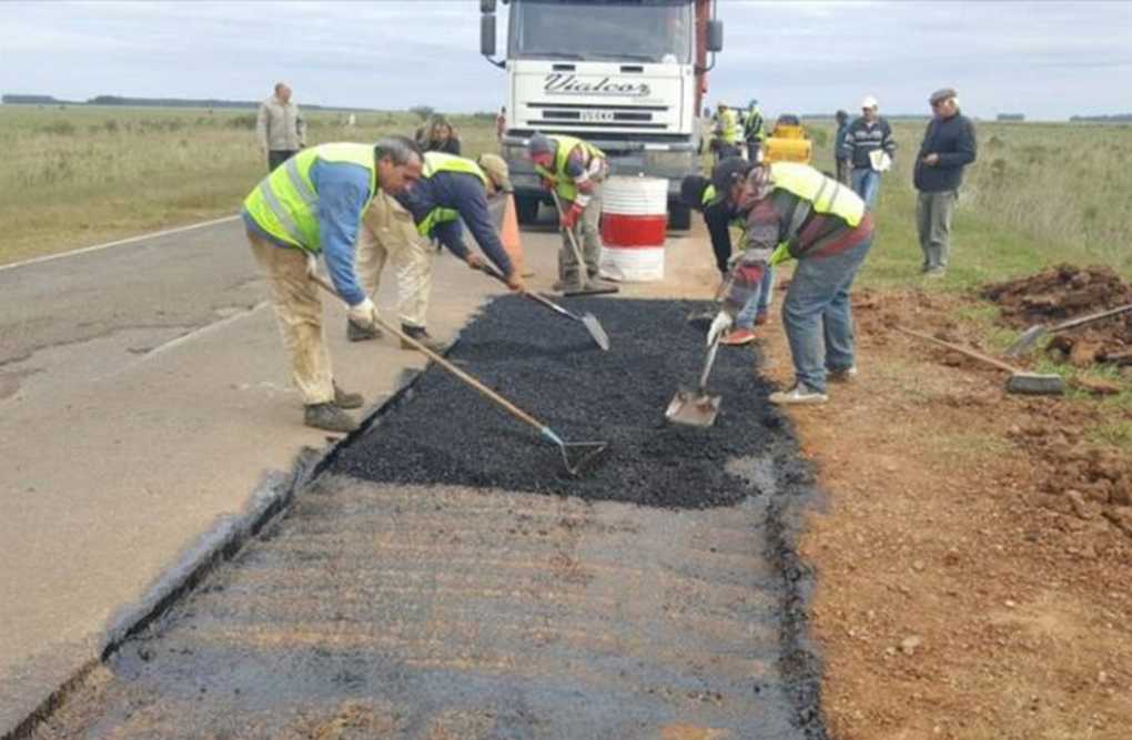 Vialidad realiza el bacheo profundo de la ruta de acceso a Monte ...